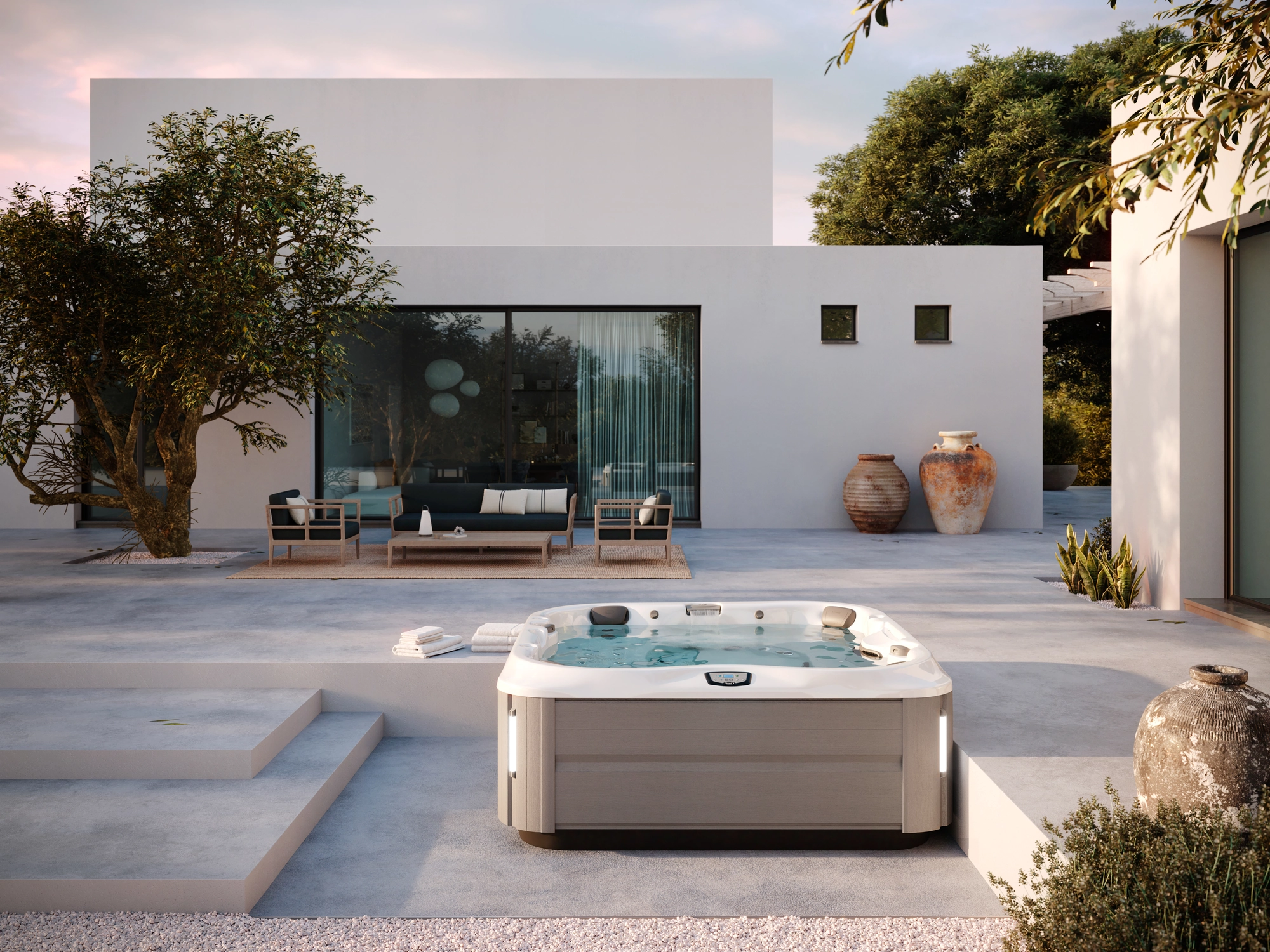 Jacuzzi J-375 5–6 osobowe ustawione na nowoczesnym tarasie.