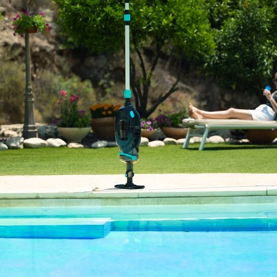 Lekki odkurzacz basenowy